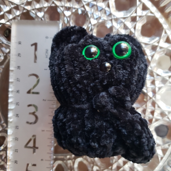 Handcrafted knit chenille kitty - Picture 7 of 7